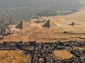 Хоккей на фоне египетских пирамид