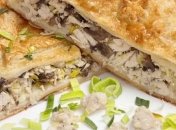 Рецепт дня: пирог с курицей, картофелем и грибами