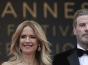 Джон Траволта показал свою семью на красной дорожке в Каннах 