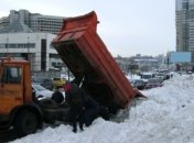 Возмущенные жители Киева избили коммунальщика из-за снега