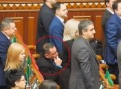 Нардеп Бужанський не встав під час хвилини мовчання