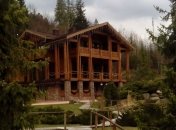 "Правый сектор" взял под охрану дачу Медведчука 