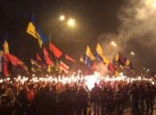 В центре Киева началось факельное шествие