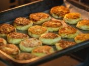 Смачні та легкі сирники у духовці