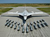 Рашистский Ту-160 с арсеналом ракет типов Х-101 и Х-555