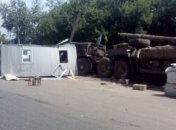 В зоне АТО военный тягач влетел в блокпост: есть погибший 