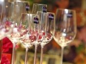 The crystal wine glass market