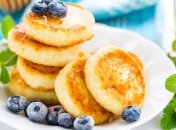 Сырники получаются нежными, пышными и румяными