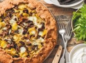 Рецепт дня: галета с грибами, чесноком и сыром