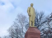 Памятник Ленину в Одесской области упал сам и раскололся 