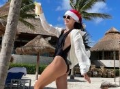 Жена Коноплянки восхитила пляжным снимком в купальнике (фото)