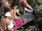 Среди руин в Бангладеш нашли чудом выжившую женщину