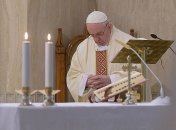 Помощник Папы Римского заболел коронавирусом 