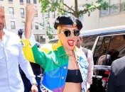 "Я нашла в себе супергероя": Леди Гага объяснила, почему предпочитает яркие образы