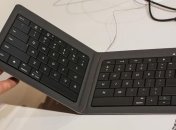 Microsoft презентовал клавиатуру, которую можно согнуть пополам
