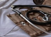 В одной из больниц России женщину с панкреатитом приняли за сумашедшую и бросили умирать в коридоре