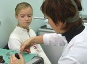 Табачник отправляет школьников на полный медосмотр