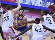 Голден Стэйт вырвал победу у Торонто, сократив разрыв в финальной серии НБА