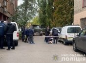 Криміналісти вивчають речові докази після розстрілу.