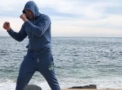 Усик готовится к бою с Гассиевым на пляже Барселоны