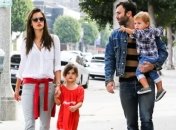 Алессандра Амбросио с семьей на шопинге (ФОТО)
