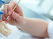 Сегодня отмечается Международный день зубного техника 