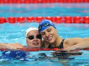 Анна Стеценко с победительницей заплыва