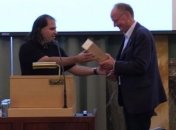 Адронный коллайдер: как физики проспорили ящик коньяка