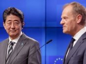 Туск и Абэ обсудили вопросы Украины и Кореи