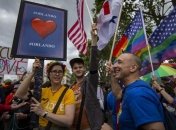 В Париже провели гей-парад