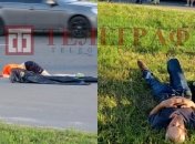 Толкнул велосипедиста под грузовик и лег спать в траве: нетрезвый мужчина стал причиной трагедии в Киеве (эксклюзивные фото)