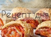 Рецепт дня: Слоеные рулетики с колбасой, сыром, помидором и укропом