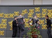 Представители "Нацкорпуса" под "Интером" требуют лишить телеканал лицензии