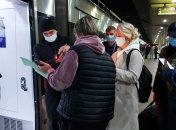 Проверка документов на вокзале в Киеве.