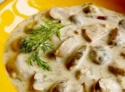 Рецепт дня: вкусные белые грибы в сметане