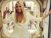 Иванка Трамп в белом платье и с новой стрижкой (Фото)