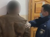 Кирпичом по голове и ножом в сердце: В Одессе мужчина напал на охранника (Видео)