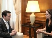 Тощая Анджелина Джоли посетила лагерь беженцев 