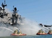 На военно-морской базе в США вторые сутки горит десантный корабль (Видео)