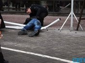 Из окна гостиницы выпал человек