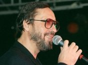 "Не один год боролся с болезнью". Стало известно, от чего умер певец Александр Кальянов