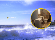 Навіть близькість чудового моря мало кого заманить у такі "хороми"