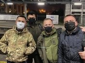 "Кто-то бы назвал это спецоперацией": поездка нардепов партии Зеленского на Донбасс позабавила сеть (фото)