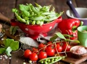 Как правильно заморозить на зиму зелень и овощи