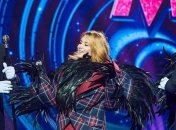 "Если не Злата Огневич, то кто?": в сети бурно обсуждают, кто скрывается под маской Солнца