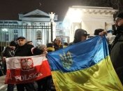 У посольства РФ в Польше прошли акции протеста в поддержку украинских моряков