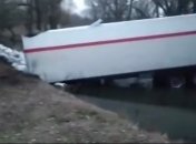 Їхали навіть на таксі: мисливці за наживою на окупованому Донбасі приголомшили мережу (відео)