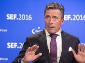 Расмуссен не исключает появления "зеленых человечков" в Латвии и Эстонии