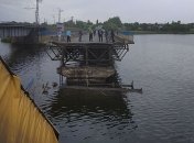 В Днепропетровской области обрушился мост вместе с фурой: фото