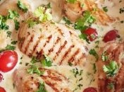 Куриные грудки в соусе вы приготовите очень просто